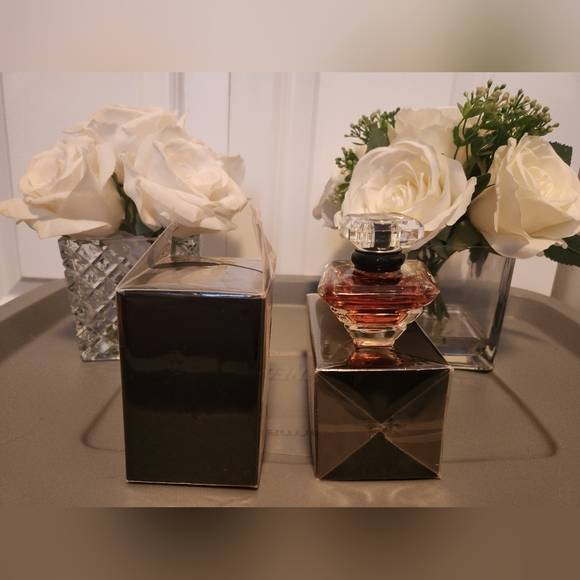 July 2013 Tresor Lumineuse by Lancome EDP / L'Eau De Parfum; 30ml / 1.0 fl.oz - Picture 5 of 16